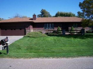 607 Pheasant Pl, Grand Island, NE 68801