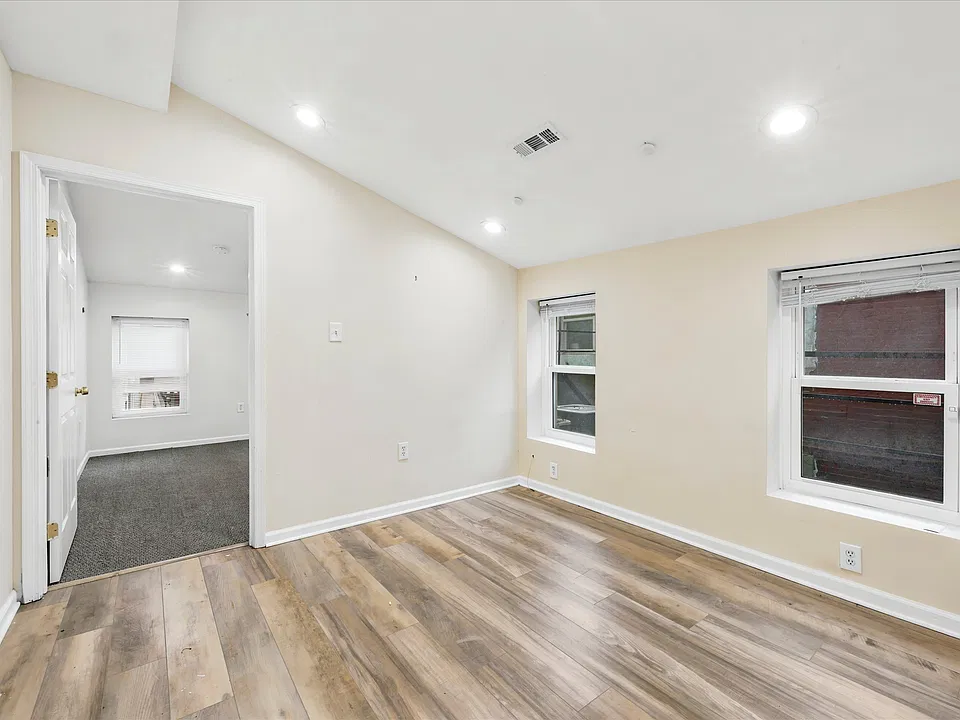 33 S 19th St #2