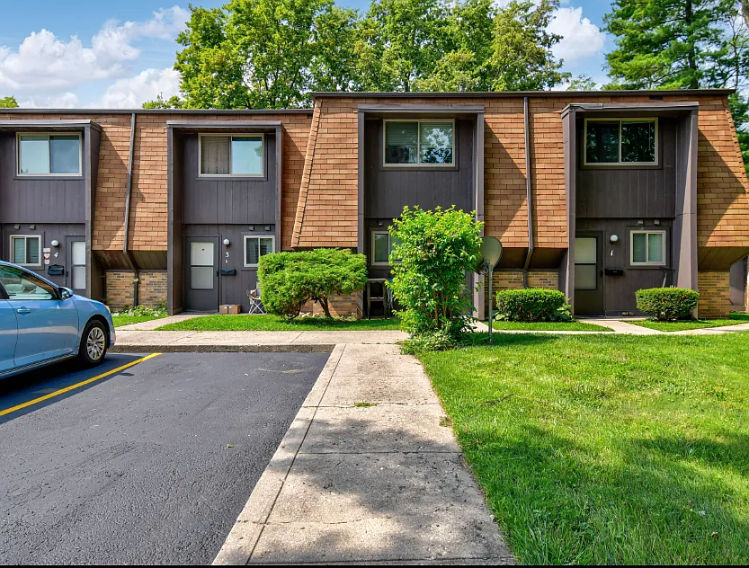 Brookside Manor — Photo 2
