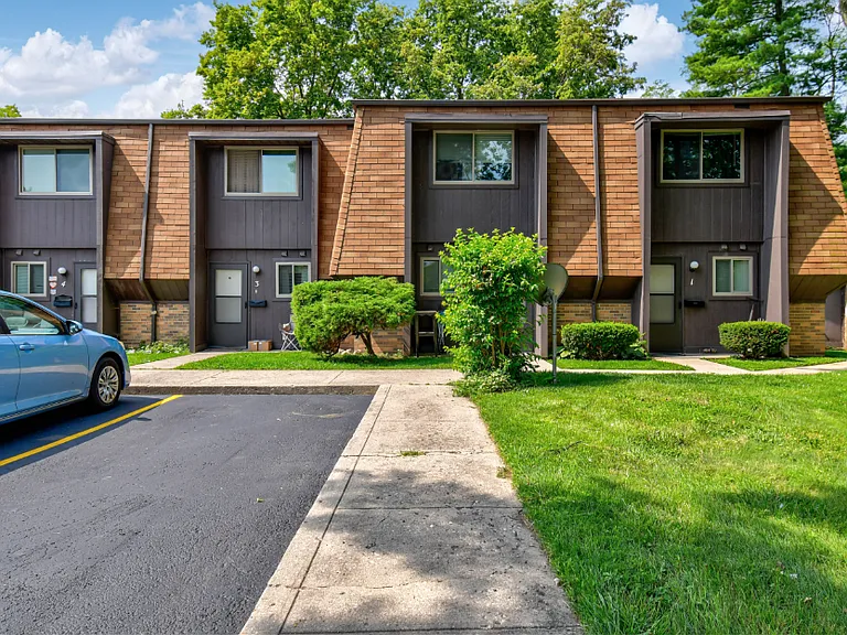 Brookside Manor — Photo 2