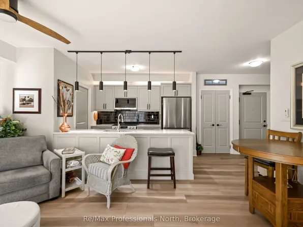 391 James St W #302, Gravenhurst, ON P1P 0A5