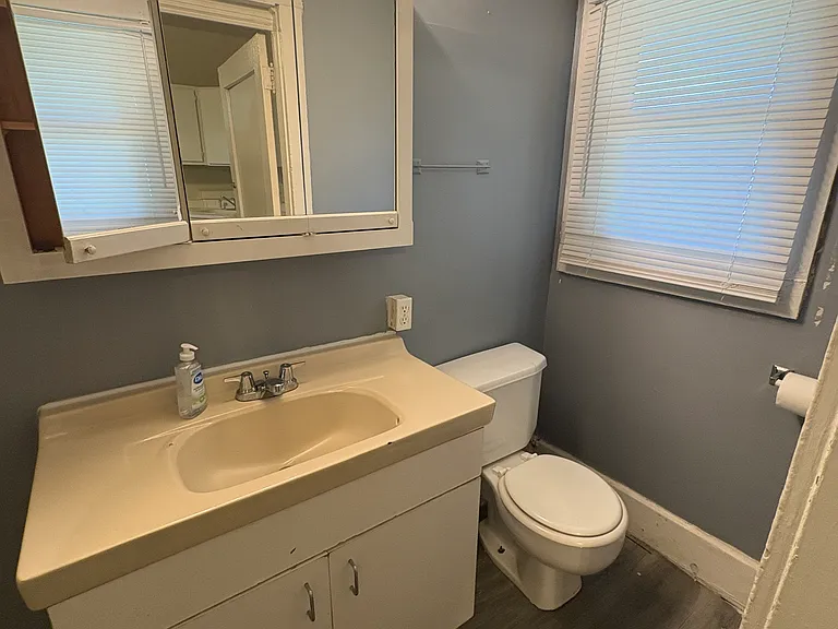 1751 W Morris St — Photo 16
