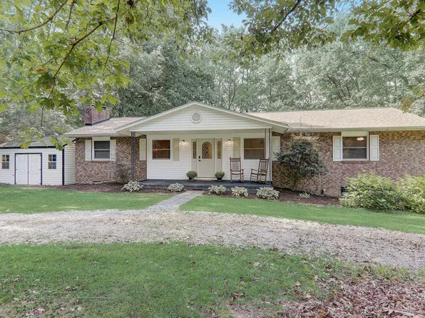 216 Dundeve Cir, Hendersonville, NC 28792