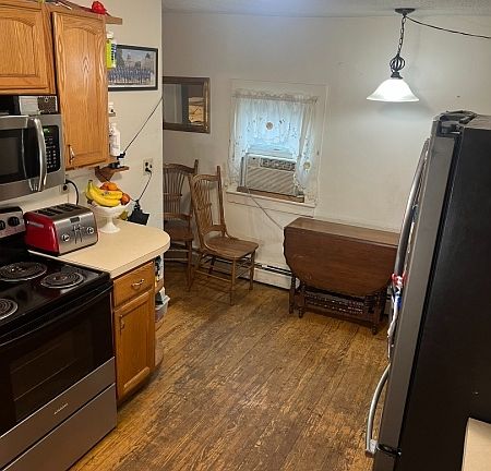 3rd image of 15 Fisk St