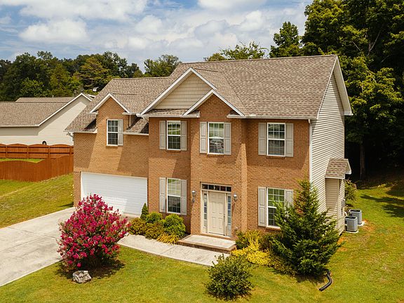 3rd image of 1175 Garnet Hill Dr