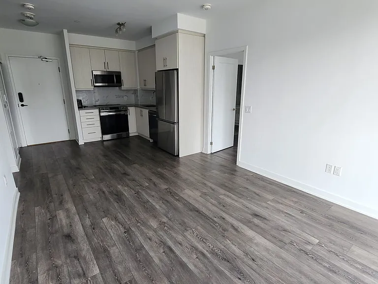 105 Oneida Cres #206 — Photo 6