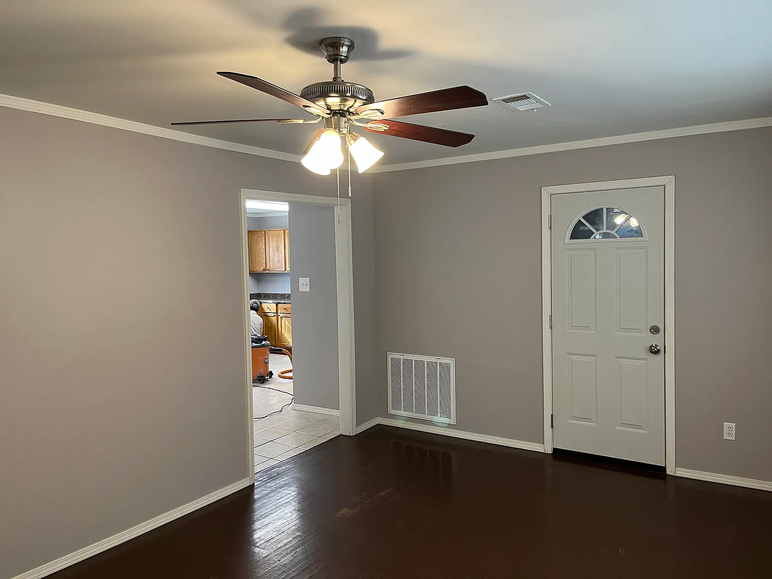 3 bed, 1400 sqft, $1,050 — Photo 2