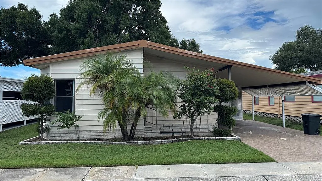 2 bed, 2.0 bath, 1304 sqft, $1,600 — Photo 1