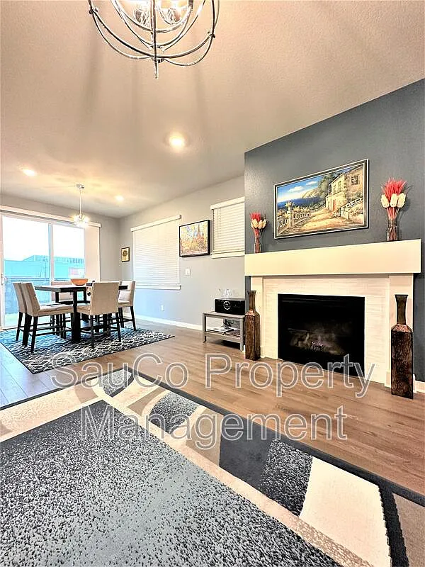 3 bed, 2.5 bath, 2014 sqft, $2,820 — Photo 4
