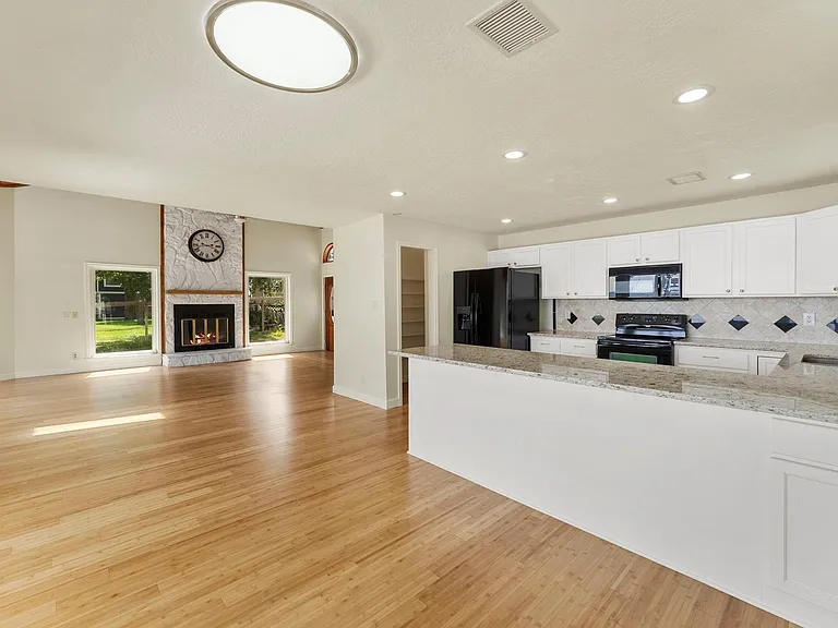 3920 Brookhaven Dr — Photo 7