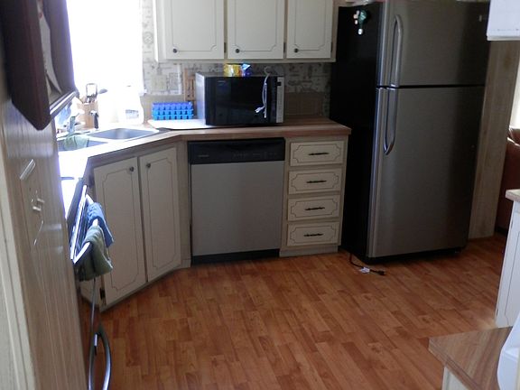 4th image of 82 N Meadow Dr