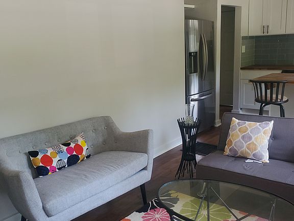 3rd image of 2952 Diana Dr SW