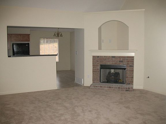 4th image of 10482 Redmond Cir N