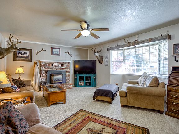 4th image of 21774 Berkeley Dr