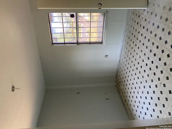 127 N CR 3418/SANTOS RD, Pearsall, TX 78061