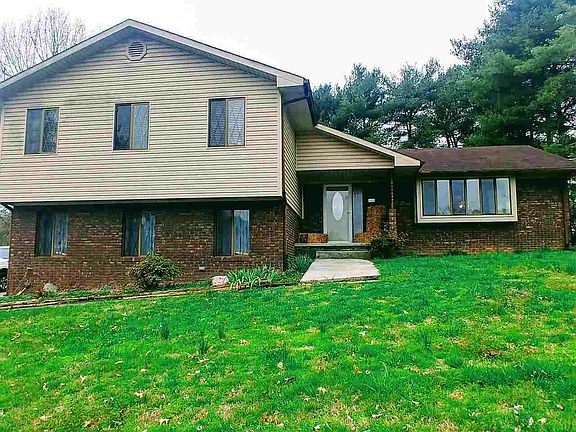 3rd image of 1601 Seven Oaks Dr