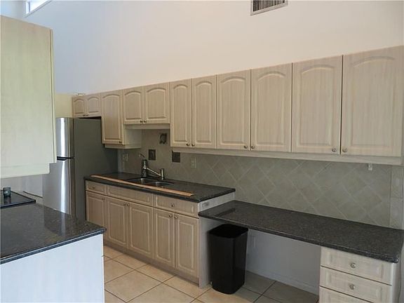 4th image of 16500 Country Club Cres