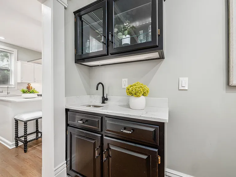 926 City Park Ave — Photo 13
