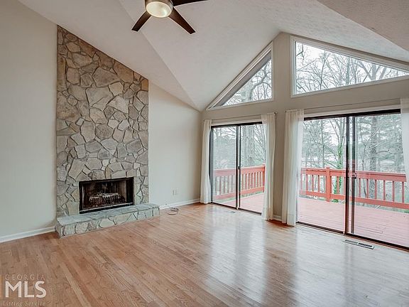 3rd image of 8733 Lake Dr