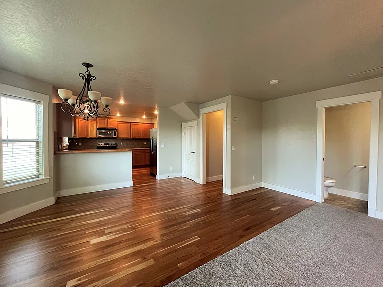 709 N Saddlebrook Way — Photo 12