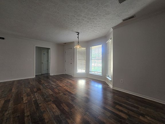 5th image of 2112 Spring Hill Cir