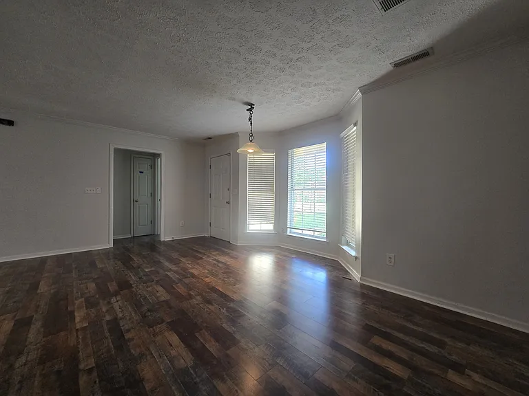 2112 Spring Hill Cir — Photo 5