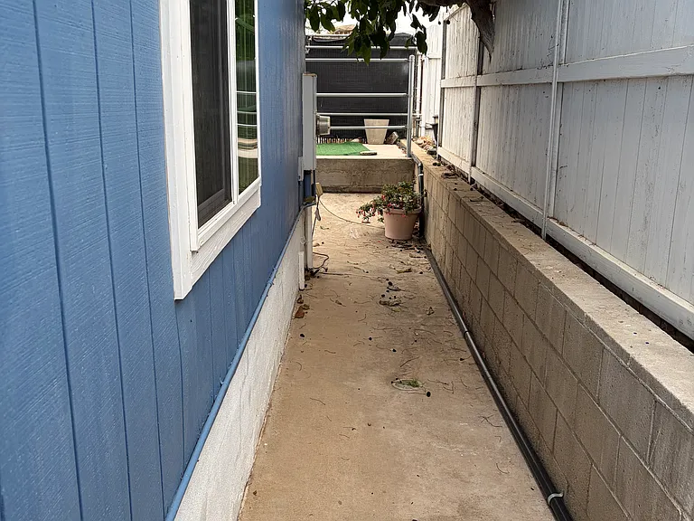 1666 Ebony Ave — Photo 10