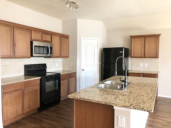 4th image of 1505 Meadow Creek Dr