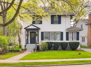 30 Woodside Rd, Riverside, IL 60546