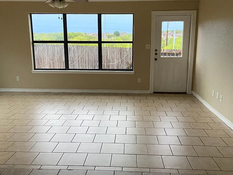 1459 Frio Run — Photo 8