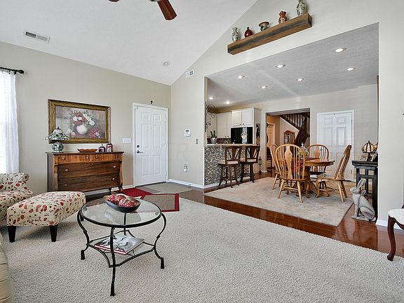 4th image of 981 Governors Cir