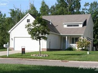 165 Laura Ln, Linden, MI