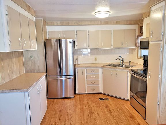 5th image of 355 10th St