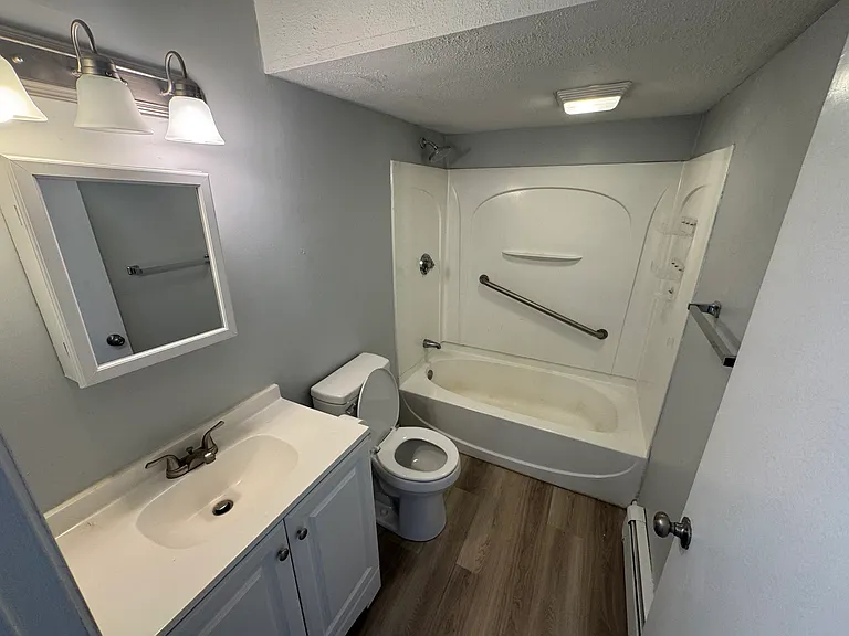 Lake Street Apartments — Photo 12
