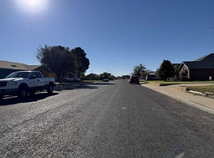 Exterior Neighborhood (street photo)