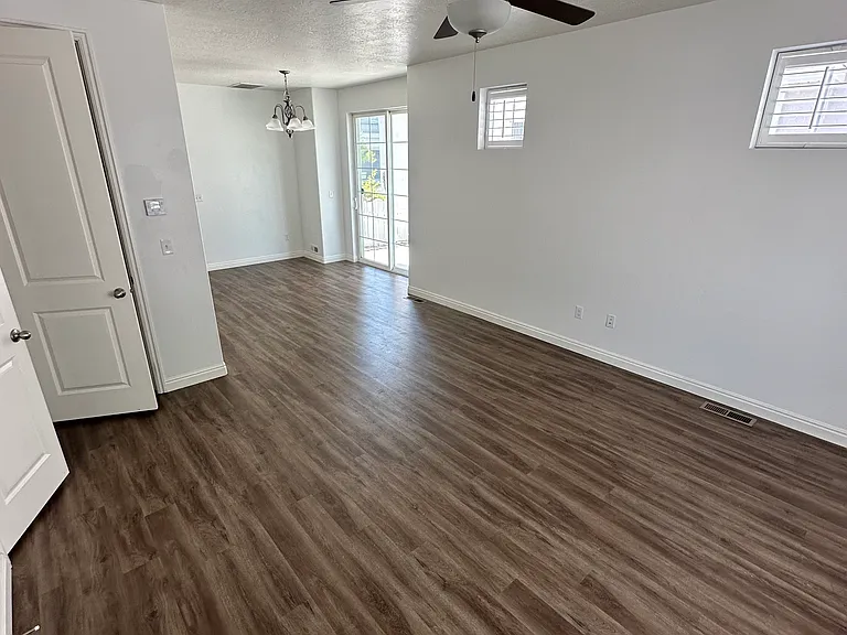 1211 W 20 S — Photo 2