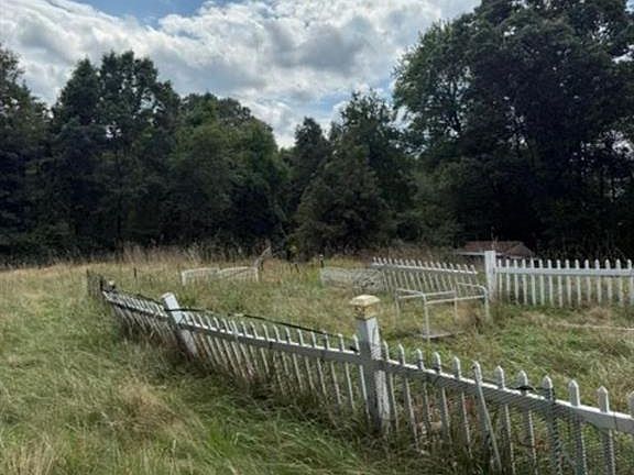 3rd image of 394 Snake Hill Rd
