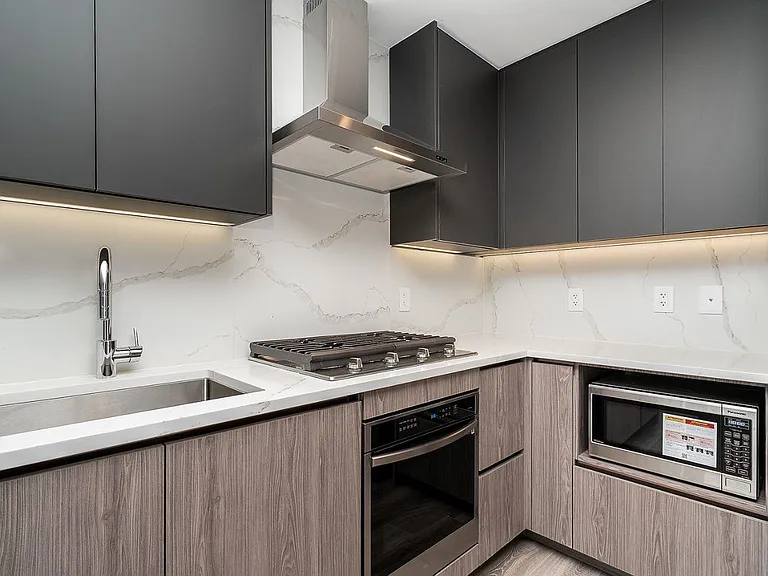 10750 135a St #4205 — Photo 8