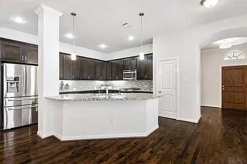 4 bed, 2671 sqft, $3,300 — Photo 2