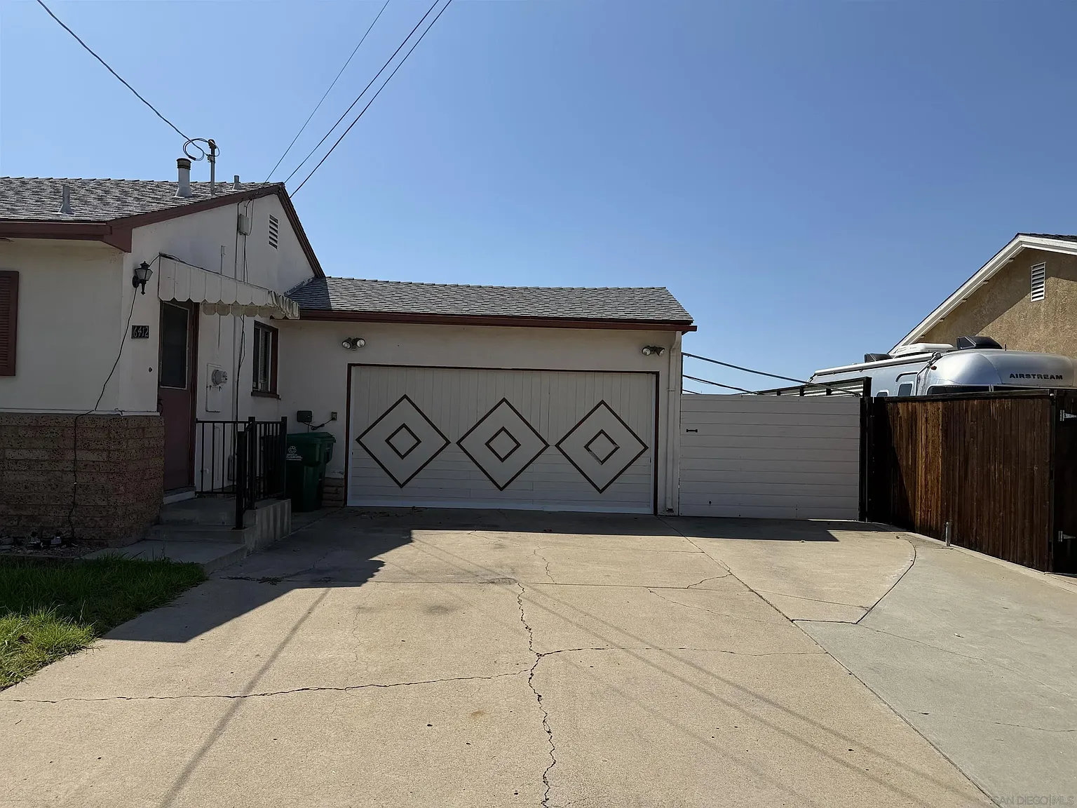 3 bed, 2.0 bath, 1512 sqft, $3,695 — Photo 3