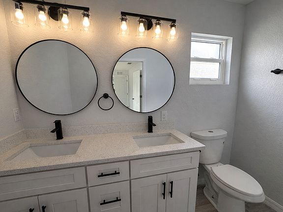 Master Bathroom with two sinks 

4007 Simca St. Sebring, FL Home for Rent