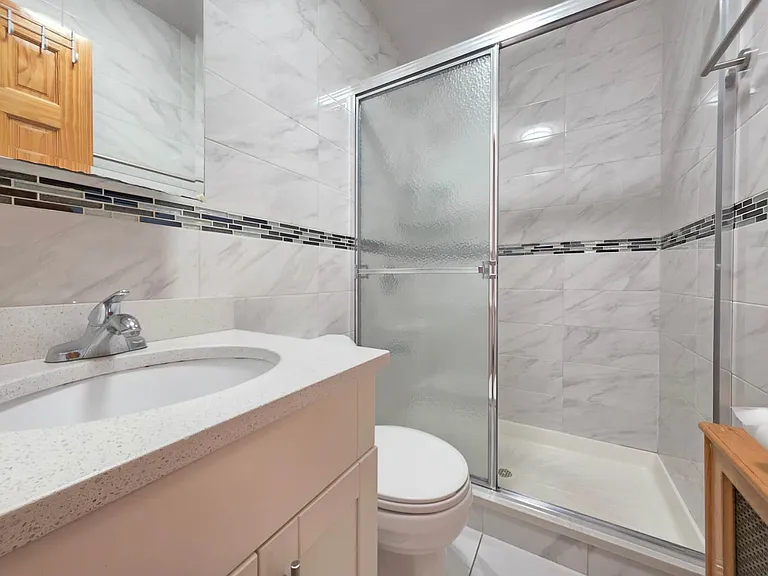1519 W 5th St #2F — Photo 10