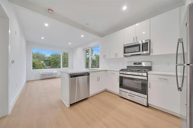 2 bed, $3,200 — Photo 2