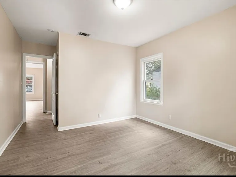 1323 E 55th St #1323 — Photo 8
