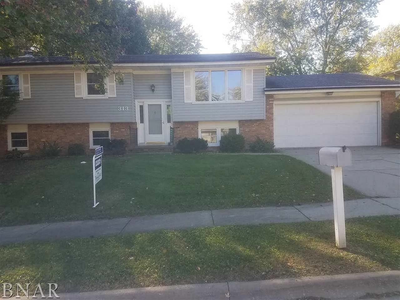 313 Raleigh Ct photo 1