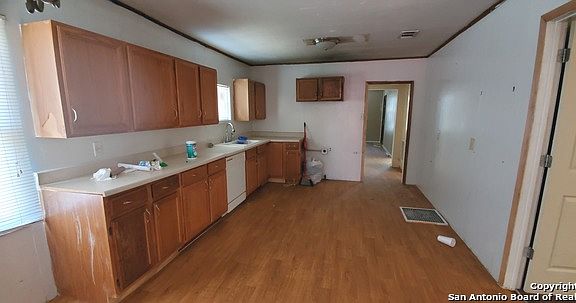 5th image of 1402 Cantrell Dr