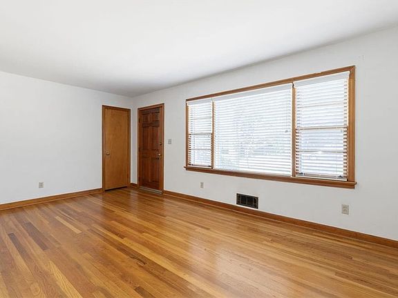 5th image of 1325 Cliffwood Dr SE
