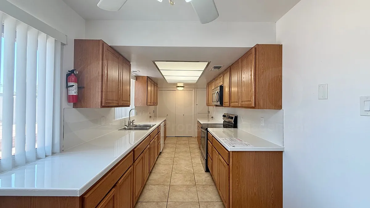 4 bed, 2.0 bath, 1956 sqft, $2,399 — Photo 4