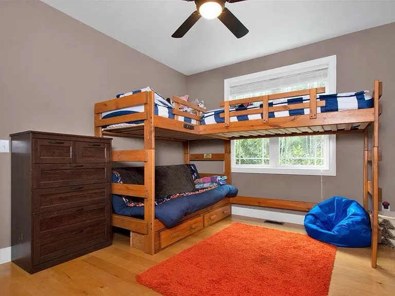233 Saintsbury Pl — Photo 32
