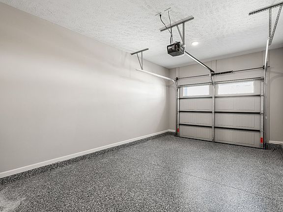 3rd image of 25 Hardwood Rd